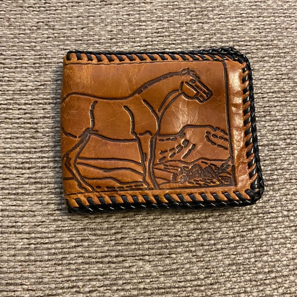 Vintage handcrafted men’s wallet no callouts 4” x 4.5” closed,whipstitched edges - Picture 4 of 11